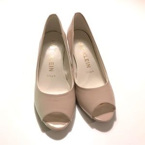 EUC Anne Klein woman beige pumps - size 7